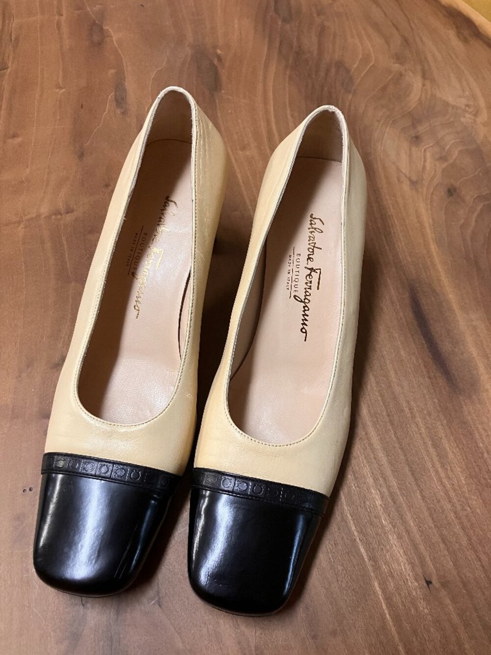 Salvatore Ferragamo Boutique Cap Toe Leather Pumps Size 10 B Made Italy